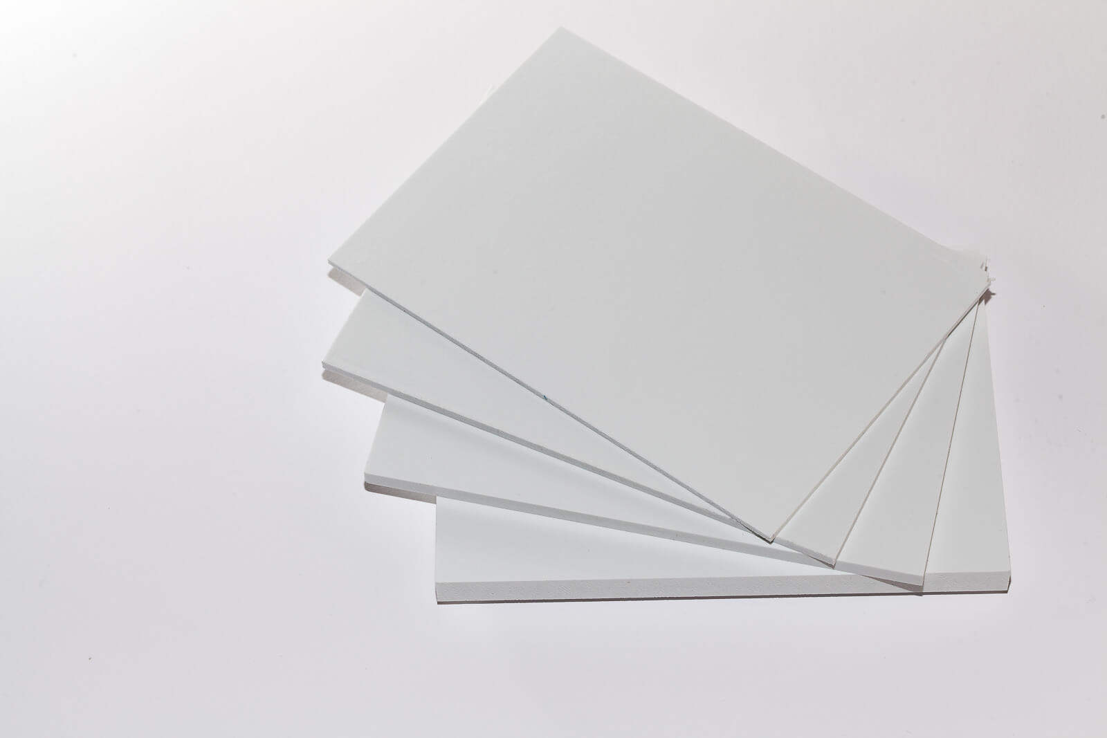 weiße PVC-Hartschaumplatte: Simopor Light